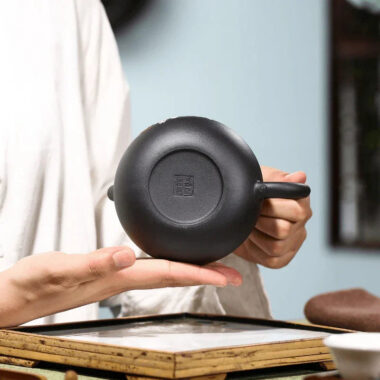Yixing Zisha Teapot [Big Plum Blossom Xishi] (Hei Jin Sha – 430ml)