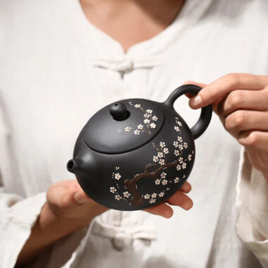 Yixing Zisha Teapot [Big Plum Blossom Xishi] (Hei Jin Sha – 430ml)