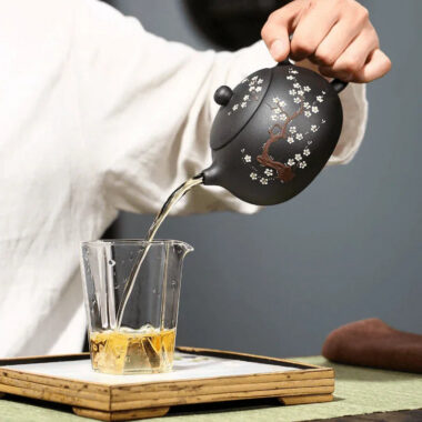 Yixing Zisha Teapot [Big Plum Blossom Xishi] (Hei Jin Sha – 430ml)