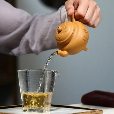 Yixing Zisha Teapot [Dabin Ruyi] (Huangjin Duan Ni – 160ml)