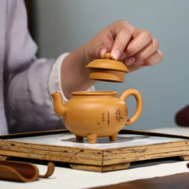 Yixing Zisha Teapot [Dabin Ruyi] (Huangjin Duan Ni – 160ml)