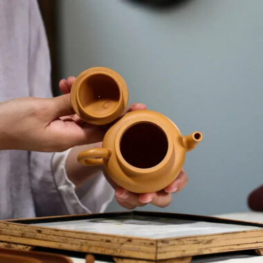 Yixing Zisha Teapot [Dabin Ruyi] (Huangjin Duan Ni – 160ml)