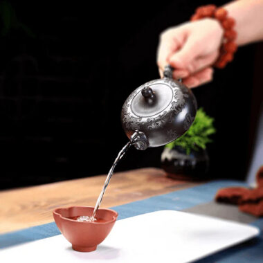 Yixing Zisha Teapot [Dancing Dragon] (Hei Ni – 220ml)