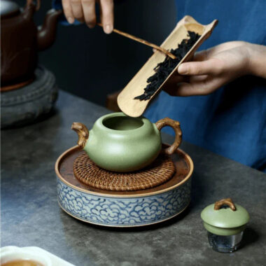 Yixing Zisha Teapot [Gourd] (Douqing Sha/Jiao Ni – 240ml)