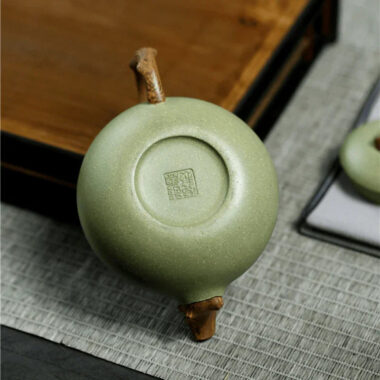 Yixing Zisha Teapot [Gourd] (Douqing Sha/Jiao Ni – 240ml)