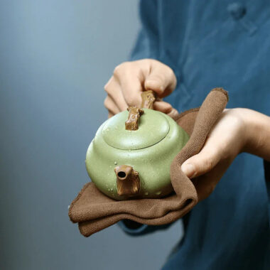 Yixing Zisha Teapot [Gourd] (Douqing Sha/Jiao Ni – 240ml)