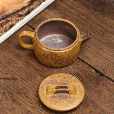 Yixing Zisha Teapot [Guan Canghai Hanwa] (High Temperature Duan Ni – 250ml)