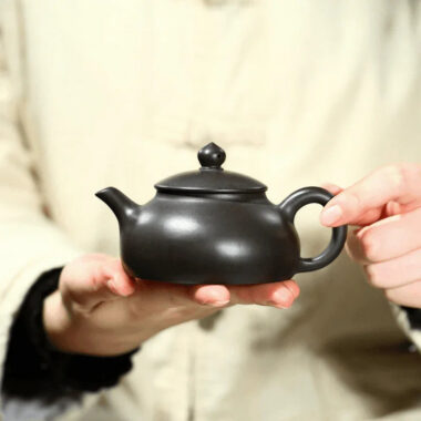 Yixing Zisha Teapot [Han Bian] (Hei Zhu Ni – 190ml)