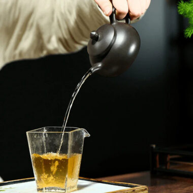 Yixing Zisha Teapot [Han Bian] (Hei Zhu Ni – 190ml)