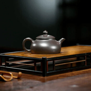 Yixing Zisha Teapot [Han Bian] (Hei Zhu Ni – 190ml)