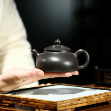 Yixing Zisha Teapot [Han Bian] (Hei Zhu Ni – 190ml)