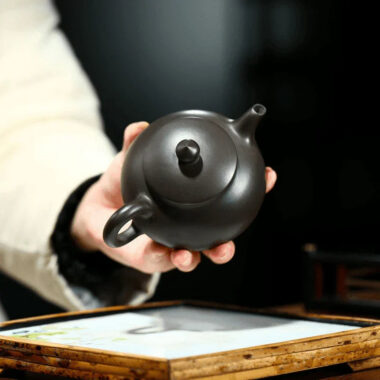 Yixing Zisha Teapot [Han Bian] (Hei Zhu Ni – 190ml)