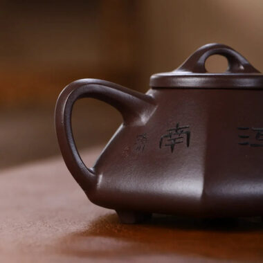 Yixing Zisha Teapot [Jiangnan Liufang Ziye Shi Piao] (Zi Ni – 220ml)