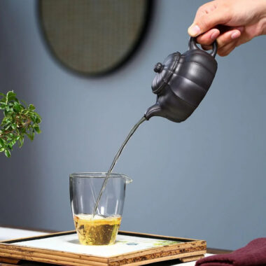 Yixing Zisha Teapot [Jin Nang Bian Zhong] (Hei Ni – 250ml)