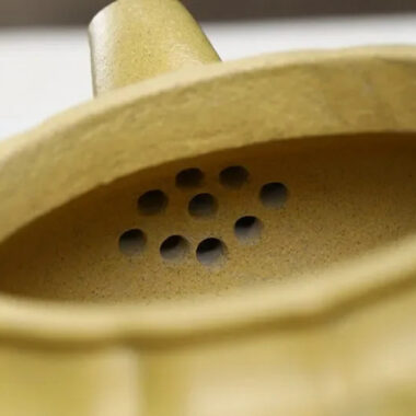 Yixing Zisha Teapot [Jin Wen Fanggu] (Huangjin Duan Ni – 260ml)