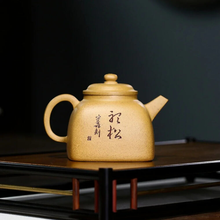 Yixing Zisha Teapot [Jinsong Tanran] (Huang Duan Ni – 260ml)