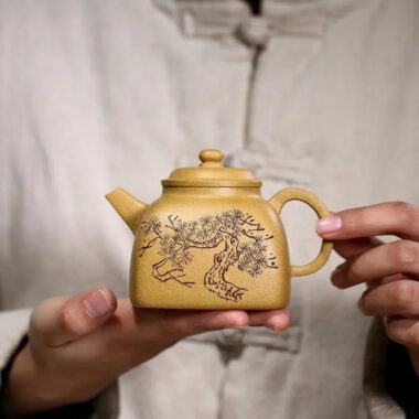 Yixing Zisha Teapot [Jinsong Tanran] (Huang Duan Ni – 260ml)