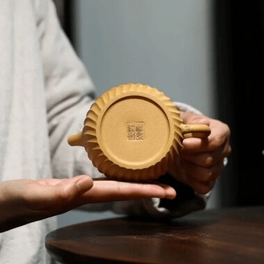 Yixing Zisha Teapot [Jinwen Wendan] (Huangjin Duan Ni – 230ml)