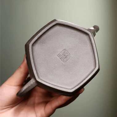 Yixing Zisha Teapot [Lifang Nacai] (Qinghua Ni – 250ml)