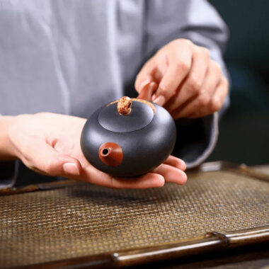 Yixing Zisha Teapot [Little Moon Shadow] (Hei Ni/Jiao Ni – 150ml)