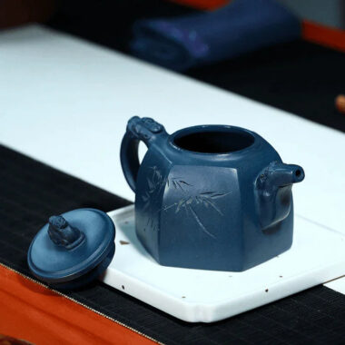 Yixing Zisha Teapot [Liufang Shenyun] (Tian Qing Ni – 320ml)