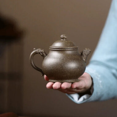 Yixing Zisha Teapot [Long Yun Pan Hu] (Long Bei Qing – 260ml)
