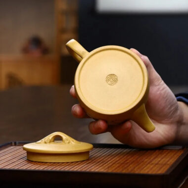 Yixing Zisha Teapot [Niaoqu Hanwa] (Huangjin Duan Ni – 230ml)