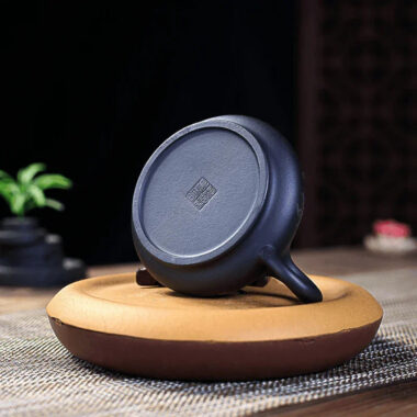 Yixing Zisha Teapot [Officer Hat] (Hei Ni – 240ml)