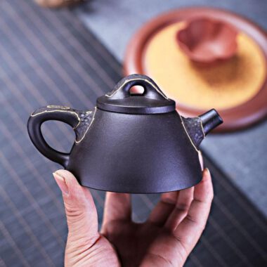 Yixing Zisha Teapot [Pine Needle Lord Shi Piao] (Hei Ni – 190ml)