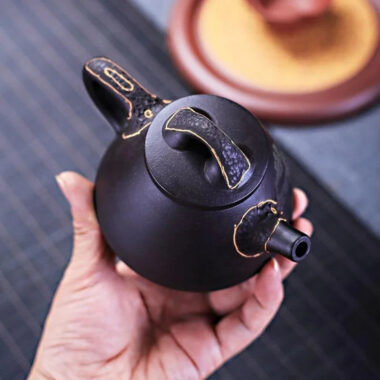 Yixing Zisha Teapot [Pine Needle Lord Shi Piao] (Hei Ni – 190ml)