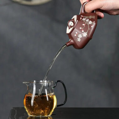 Yixing Zisha Teapot [Plum Blossom Bafang Shi Piao] (Zi Zhu Ni – 180ml)
