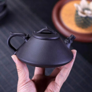 Yixing Zisha Teapot [Prosperity Dragon Piao] (Hei Ni – 160ml)