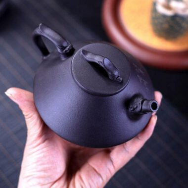 Yixing Zisha Teapot [Prosperity Dragon Piao] (Hei Ni – 160ml)