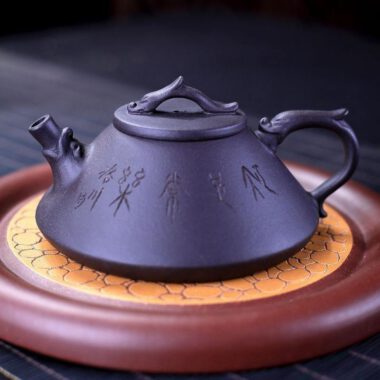 Yixing Zisha Teapot [Prosperity Dragon Piao] (Hei Ni – 160ml)