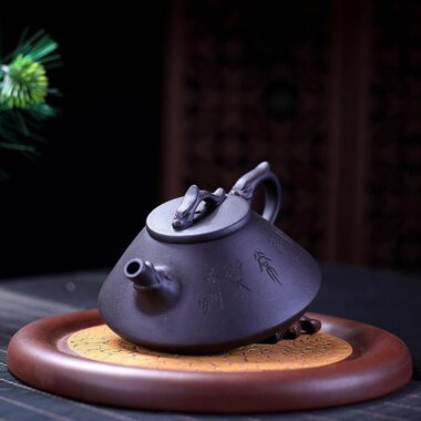 Yixing Zisha Teapot [Prosperity Dragon Piao] (Hei Ni – 160ml)