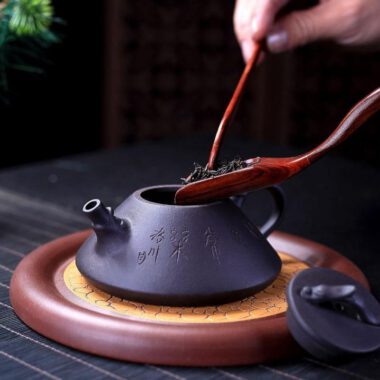 Yixing Zisha Teapot [Prosperity Dragon Piao] (Hei Ni – 160ml)