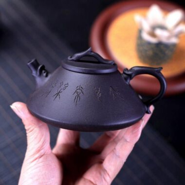 Yixing Zisha Teapot [Prosperity Dragon Piao] (Hei Ni – 160ml)