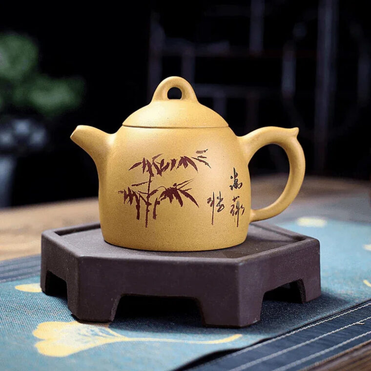 Yixing Zisha Teapot [Qinqu Qinquan] (Huangjin Duan Ni – 310ml)