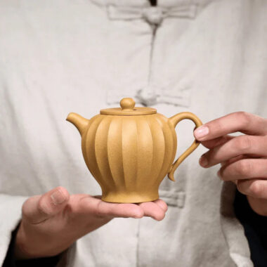 Yixing Zisha Teapot [Ribbed Yuli] (Huangjin Duan Ni – 240ml)