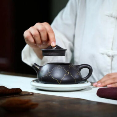 Yixing Zisha Teapot [Ruyi Gold Shi Piao] (Hei Jin Sha – 320ml)