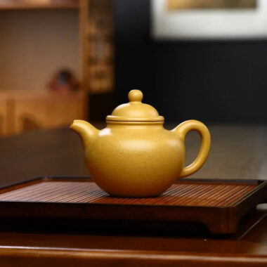 Yixing Zisha Teapot Set [Lotus Seed Pot] (Huangjin Duan Ni – 300ml)