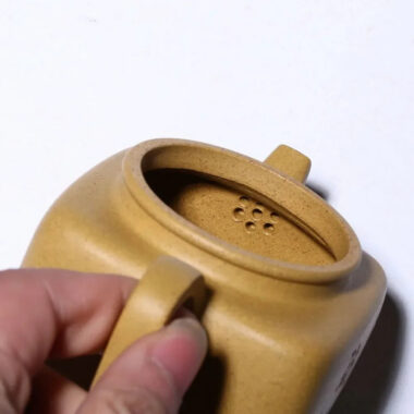 Yixing Zisha Teapot [Sifang Dezhong] (Huangjin Duan Ni – 220ml)