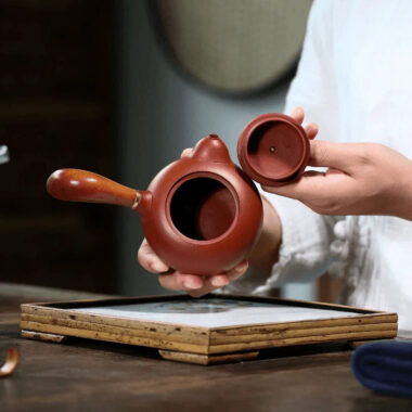 Yixing Zisha Teapot [Tang Yu Side Handle Pot] (Dahongpao – 220ml)