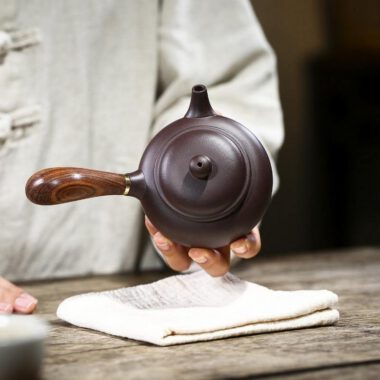 Yixing Zisha Teapot [Tang Yu Side Handle Pot]  (Zi Ni – 220ml)