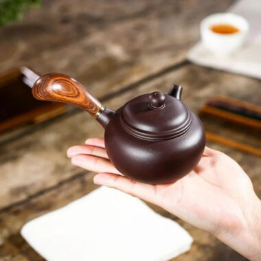 Yixing Zisha Teapot [Tang Yu Side Handle Pot]  (Zi Ni – 220ml)