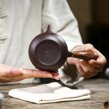 Yixing Zisha Teapot [Tang Yu Side Handle Pot]  (Zi Ni – 220ml)