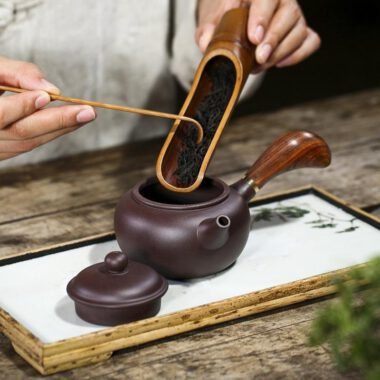 Yixing Zisha Teapot [Tang Yu Side Handle Pot]  (Zi Ni – 220ml)