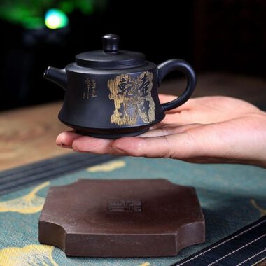Yixing Zisha Teapot [The Universe] (Hei Zhu Ni – 150ml)