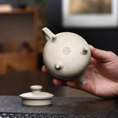 Yixing Zisha Teapot [Three Legs Tripod] (Bai Duan Ni – 160ml)