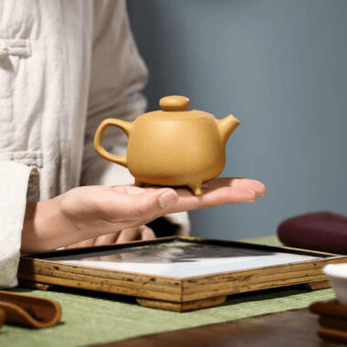 Yixing Zisha Teapot [Three Legs Tripod] (Huangjin Duan Ni – 190ml)